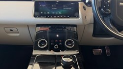 2018 (68) LAND ROVER RANGE ROVER VELAR 2.0 D180 R-Dynamic SE 5dr Auto 5126892