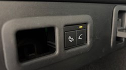 2018 (68) LAND ROVER RANGE ROVER VELAR 2.0 D180 R-Dynamic SE 5dr Auto 5126935