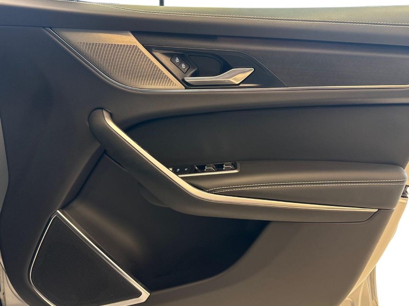 2023 (23) JAGUAR F-PACE 2.0 D200 R-Dynamic Black 5dr Auto AWD 5113586