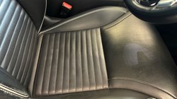 2020 (20) LAND ROVER DISCOVERY 3.0 SD6 HSE 5dr Auto 5093411