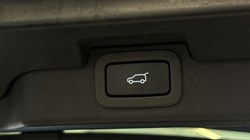 2020 (20) LAND ROVER DISCOVERY 3.0 SD6 HSE 5dr Auto 5093427