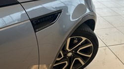 2020 (20) LAND ROVER DISCOVERY 3.0 SD6 HSE 5dr Auto 5093436