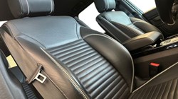 2020 (20) LAND ROVER DISCOVERY 3.0 SD6 HSE 5dr Auto 5093412