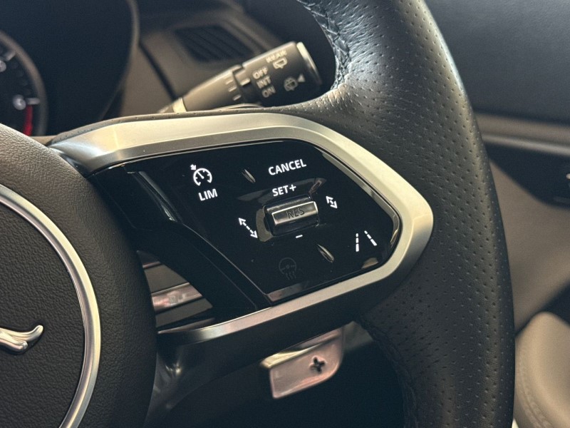 2023 (72) JAGUAR E-PACE 1.5 P300e R-Dynamic SE 5dr Auto 5093525