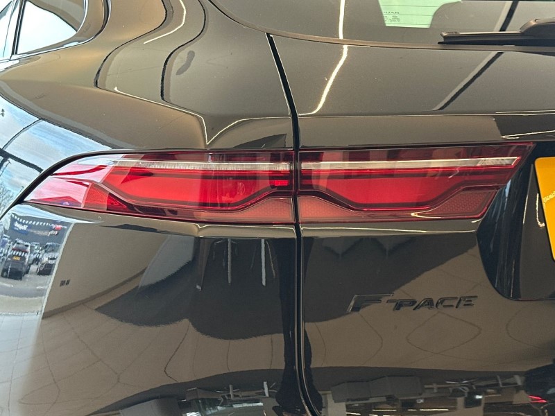 2022 (22) JAGUAR F-PACE 2.0 D200 R-Dynamic S 5dr Auto AWD 5110589