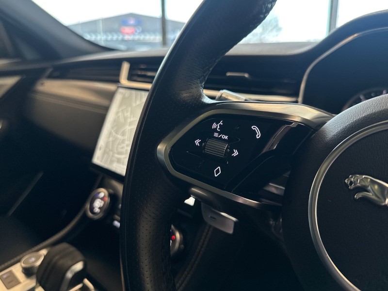 2022 (22) JAGUAR F-PACE 2.0 D200 R-Dynamic S 5dr Auto AWD 5110598