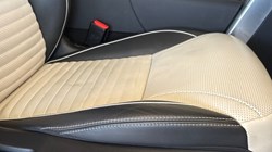 2023 (73) LAND ROVER DISCOVERY 3.0 D300 Dynamic HSE 5dr Auto 5130589