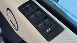 2023 (73) LAND ROVER DISCOVERY 3.0 D300 Dynamic HSE 5dr Auto 5130587