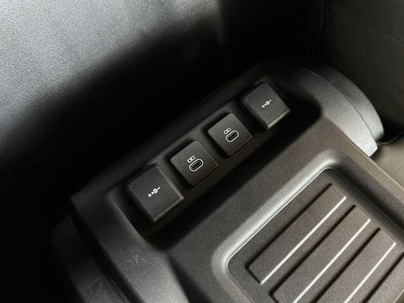 2024 (74) LAND ROVER COMMERCIAL DEFENDER 3.0 D250 Hard Top X-Dynamic HSE Auto [3 Seat] 5099932