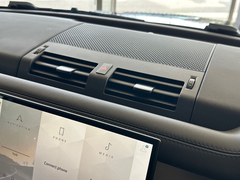 2024 (74) LAND ROVER COMMERCIAL DEFENDER 3.0 D250 Hard Top X-Dynamic HSE Auto [3 Seat] 5099931