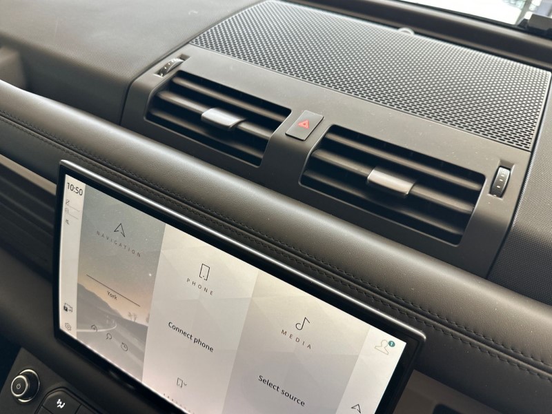 2024 (74) LAND ROVER COMMERCIAL DEFENDER 3.0 D250 Hard Top X-Dynamic HSE Auto [3 Seat] 5099915