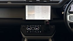 2025 (25) LAND ROVER DEFENDER 3.0 D250 X-Dynamic SE 90 3dr Auto 5127329