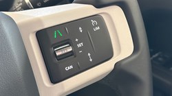 2025 (25) LAND ROVER DEFENDER 3.0 D250 X-Dynamic SE 90 3dr Auto 5127343