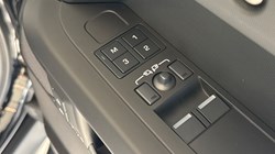 2025 (25) LAND ROVER DEFENDER 3.0 D250 X-Dynamic SE 90 3dr Auto 5127337