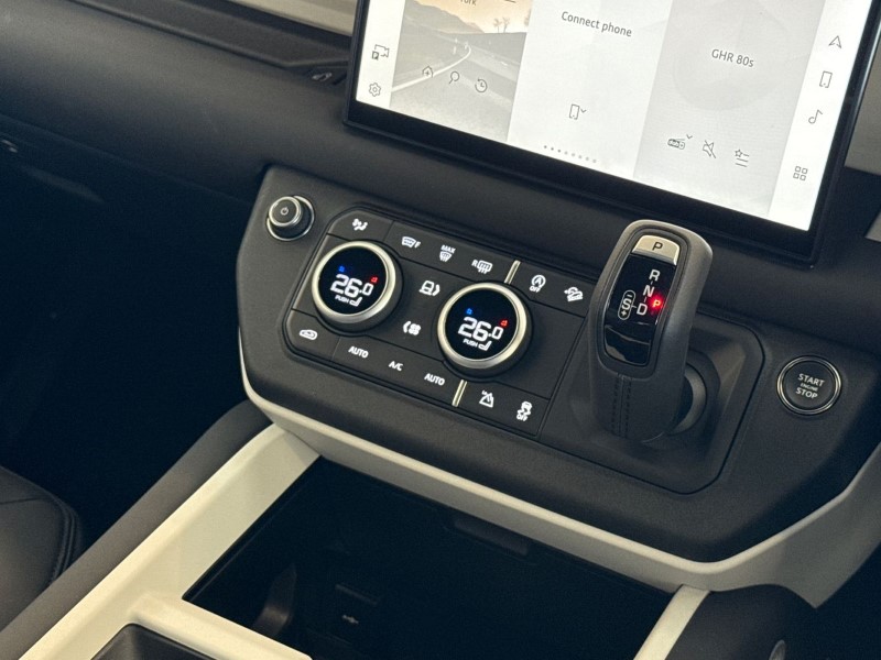 2025 (25) LAND ROVER DEFENDER 3.0 D250 X-Dynamic SE 90 3dr Auto 5127328