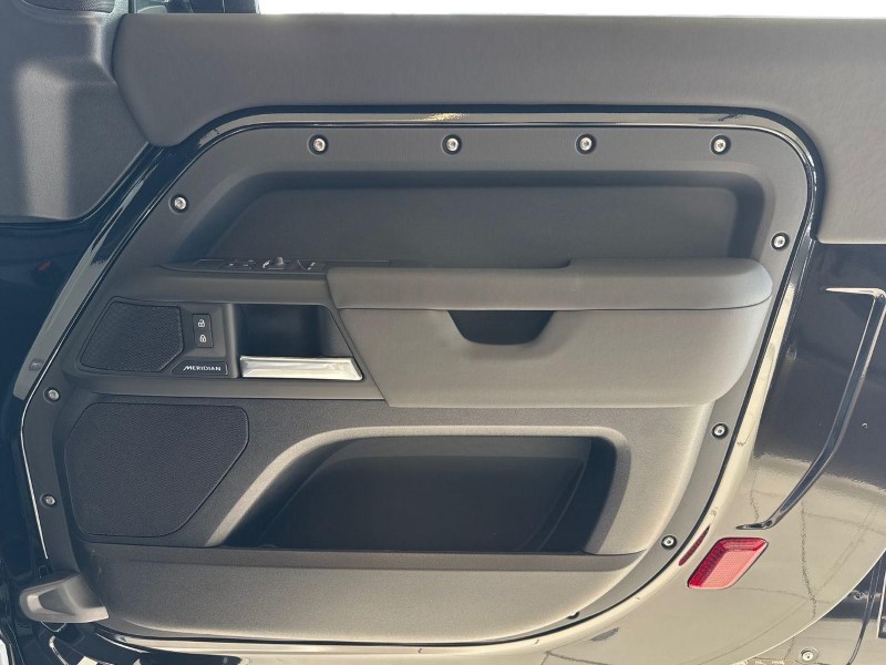 2025 (25) LAND ROVER DEFENDER 3.0 D250 X-Dynamic SE 90 3dr Auto 5127336