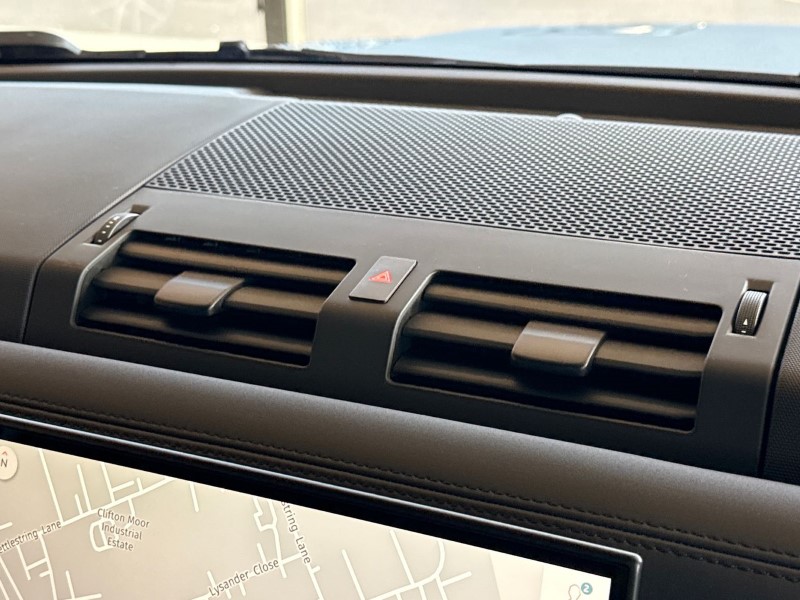 2025 (25) LAND ROVER DEFENDER 3.0 D250 X-Dynamic SE 90 3dr Auto 5127348