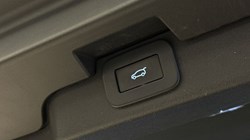 2023 (23) LAND ROVER DISCOVERY 3.0 D300 R-Dynamic HSE 5dr Auto 5114071