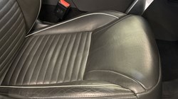 2023 (23) LAND ROVER DISCOVERY 3.0 D300 R-Dynamic HSE 5dr Auto 5173973