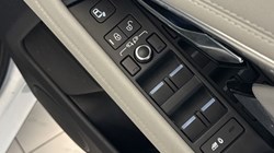 2019 (69) LAND ROVER RANGE ROVER EVOQUE 2.0 D180 First Edition 5dr Auto 5153232