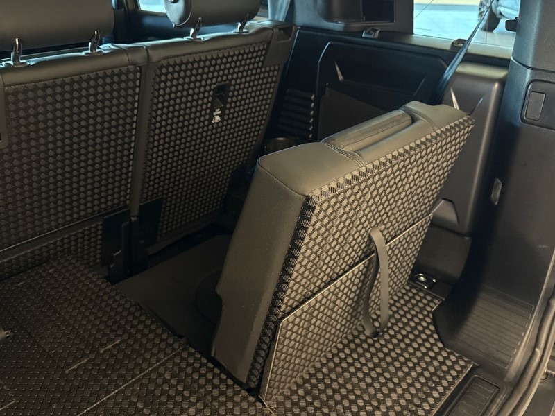 2025 (74) LAND ROVER DEFENDER 3.0 D350 X-Dynamic HSE 110 5dr Auto [7 Seat] 5190944