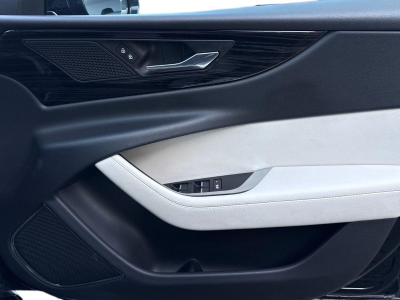 2022 (72) JAGUAR XE 2.0 D200 R-Dynamic Black 4dr Auto 5138702