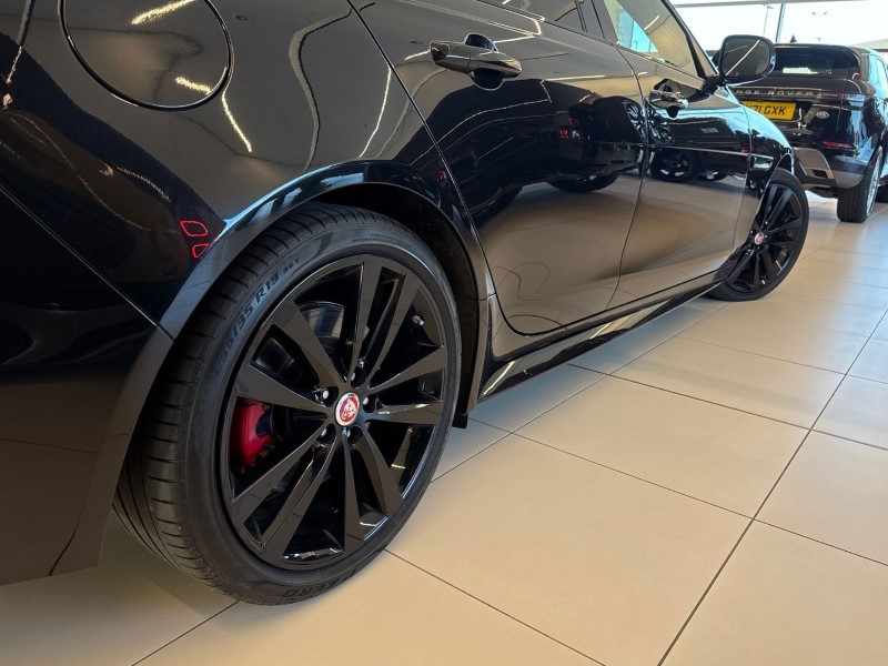 2022 (72) JAGUAR XE 2.0 D200 R-Dynamic Black 4dr Auto 5138726