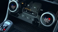 2022 (72) JAGUAR XE 2.0 D200 R-Dynamic Black 4dr Auto 5138712