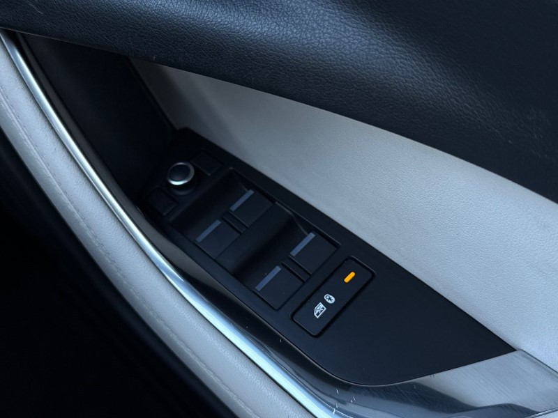 2022 (72) JAGUAR XE 2.0 D200 R-Dynamic Black 4dr Auto 5138703