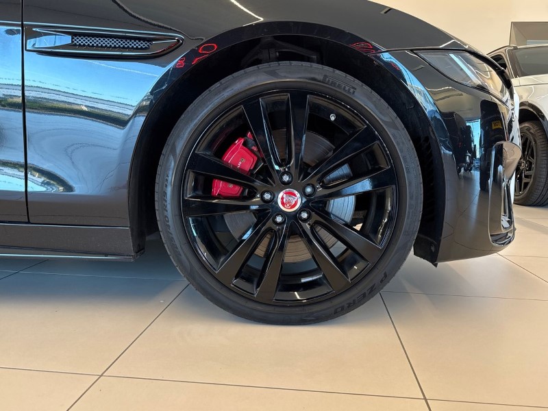 2022 (72) JAGUAR XE 2.0 D200 R-Dynamic Black 4dr Auto 5138688