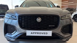 2024 (24) JAGUAR F-PACE 2.0 D200 R-Dynamic SE Black 5dr Auto AWD 5157304