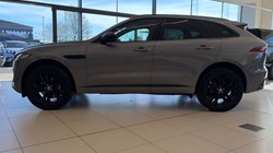 2024 (24) JAGUAR F-PACE 2.0 D200 R-Dynamic SE Black 5dr Auto AWD 5157306