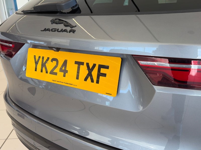 2024 (24) JAGUAR F-PACE 2.0 D200 R-Dynamic SE Black 5dr Auto AWD 5157298
