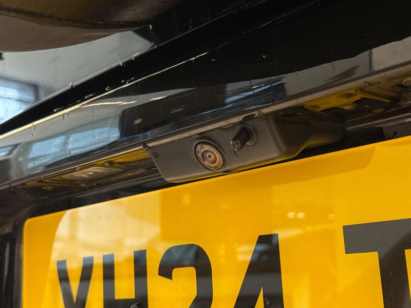 2024 (24) LAND ROVER DEFENDER 3.0 D250 X-Dynamic SE 110 5dr Auto 5152384