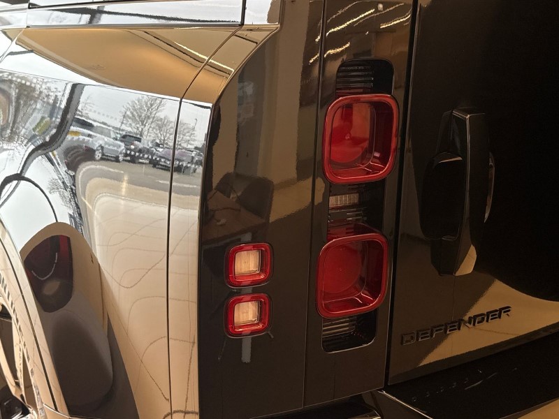 2024 (24) LAND ROVER DEFENDER 3.0 D250 X-Dynamic SE 110 5dr Auto 5152363