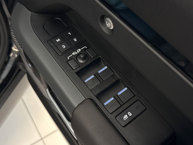 2024 (24) LAND ROVER DEFENDER 3.0 D250 X-Dynamic SE 110 5dr Auto 5152367