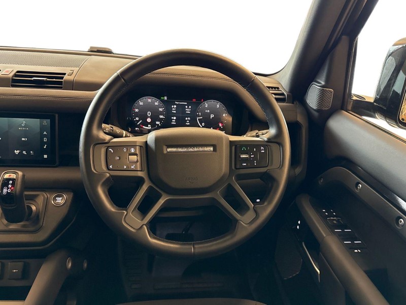 2024 (24) LAND ROVER DEFENDER 3.0 D250 X-Dynamic SE 110 5dr Auto 5152359