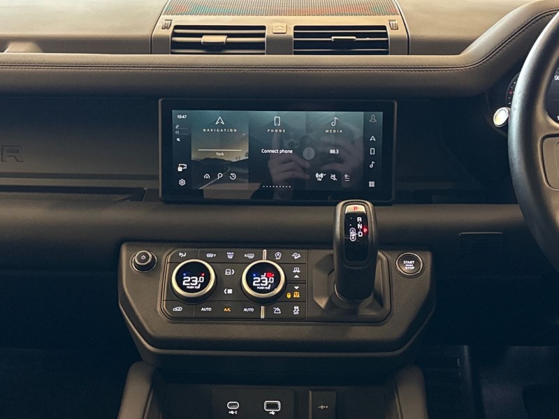 2024 (24) LAND ROVER DEFENDER 3.0 D250 X-Dynamic SE 110 5dr Auto 5152358