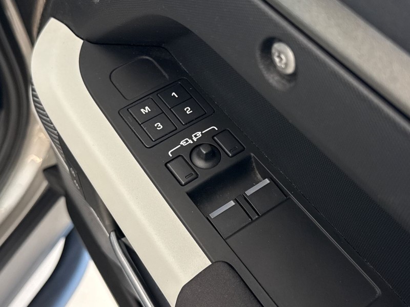 2023 (23) LAND ROVER DEFENDER 3.0 D250 X-Dynamic SE 90 3dr Auto 5188524