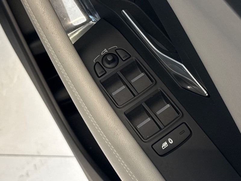 2023 (23) JAGUAR E-PACE 1.5 P300e R-Dynamic Black 5dr Auto 5151636