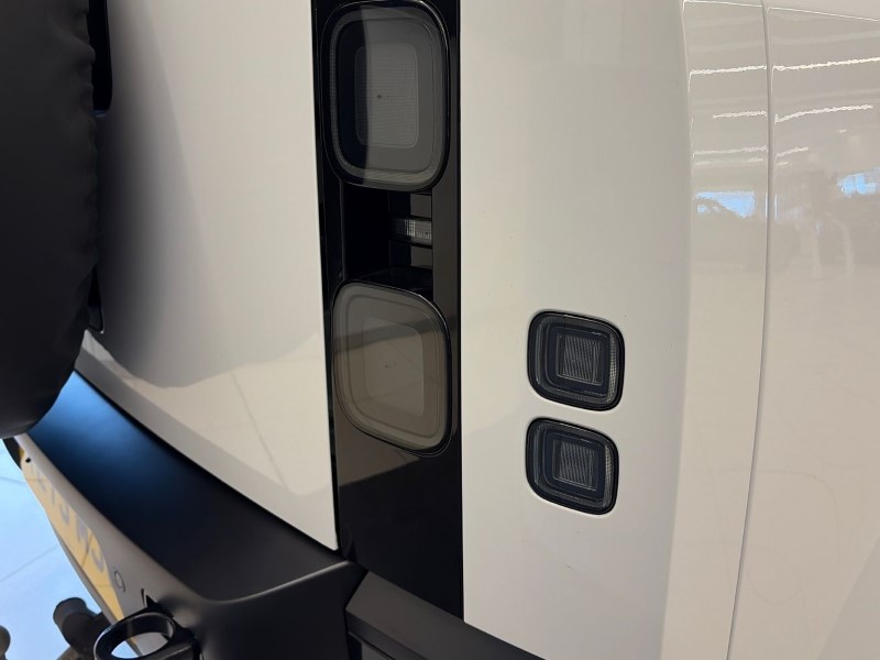 2025 (75) LAND ROVER DEFENDER 3.0 D250 X-Dynamic HSE 110 5dr Auto [6 Seat] 5161566