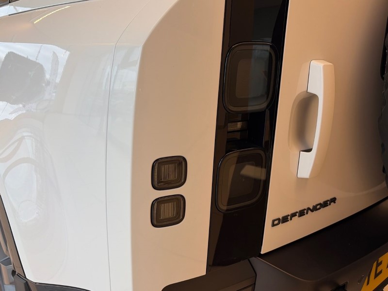 2025 (75) LAND ROVER DEFENDER 3.0 D250 X-Dynamic HSE 110 5dr Auto [6 Seat] 5161536