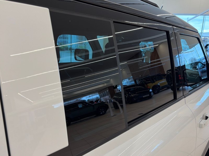 2025 (75) LAND ROVER DEFENDER 3.0 D250 X-Dynamic HSE 110 5dr Auto [6 Seat] 5161570