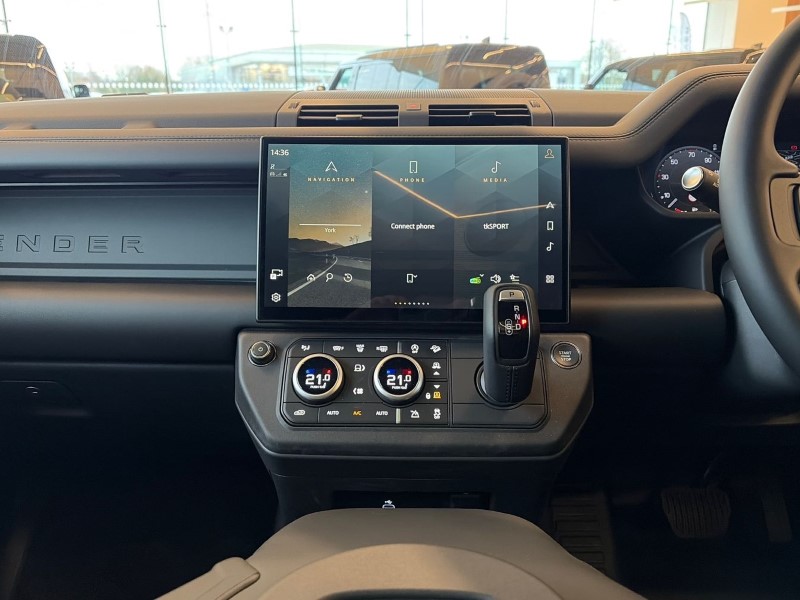 2025 (75) LAND ROVER DEFENDER 3.0 D250 X-Dynamic HSE 110 5dr Auto [6 Seat] 5161531