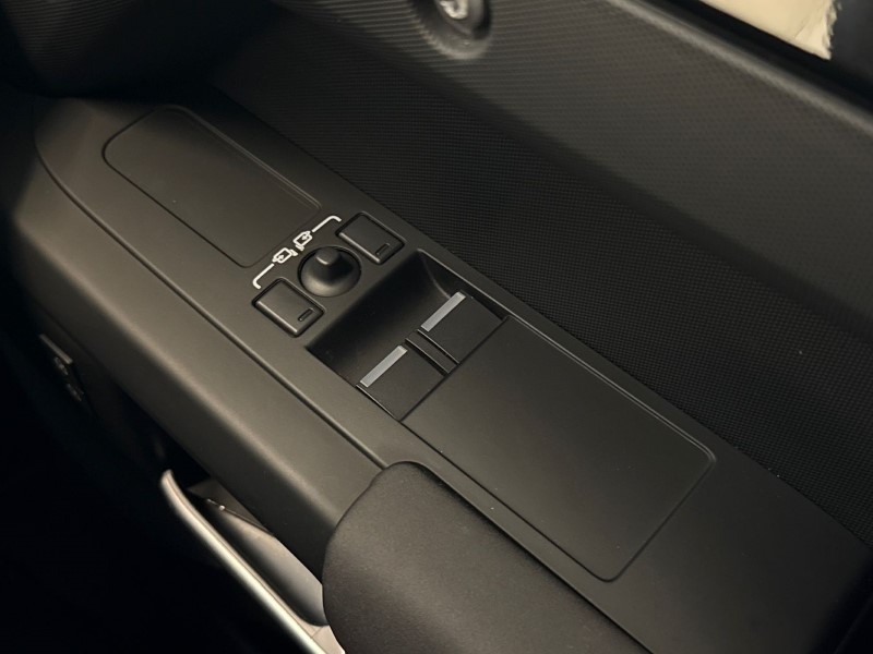 2025 (25) LAND ROVER COMMERCIAL DEFENDER 3.0 D250 Hard Top S Auto [3 Seat] 5173499