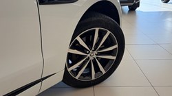 2023 (23) JAGUAR F-PACE 2.0 D200 R-Dynamic SE 5dr Auto AWD 5186400