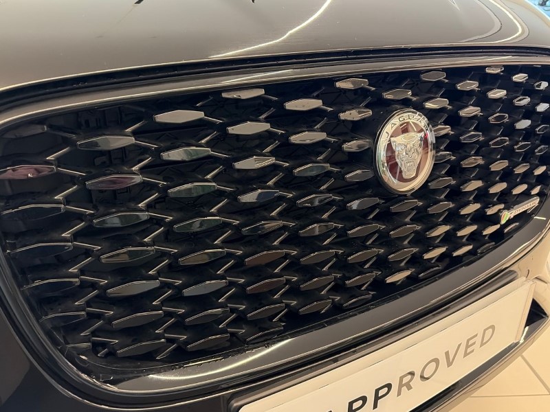 2022 (22) JAGUAR F-PACE 2.0 D200 R-Dynamic Black 5dr Auto AWD 5152572