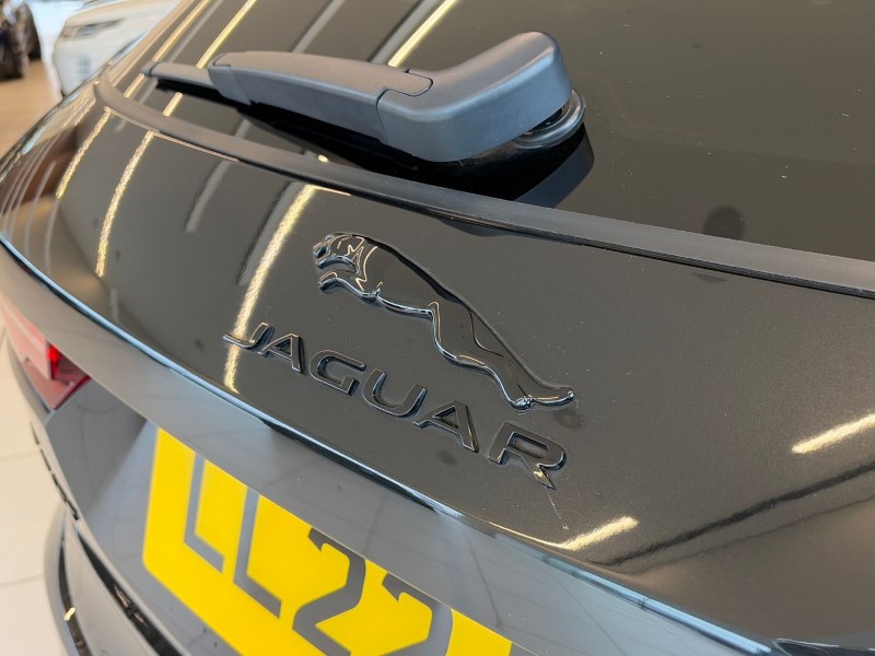 2022 (22) JAGUAR F-PACE 2.0 D200 R-Dynamic Black 5dr Auto AWD 5152574