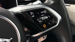 2021 (71) JAGUAR F-PACE 2.0 D200 R-Dynamic HSE 5dr Auto AWD 5171755