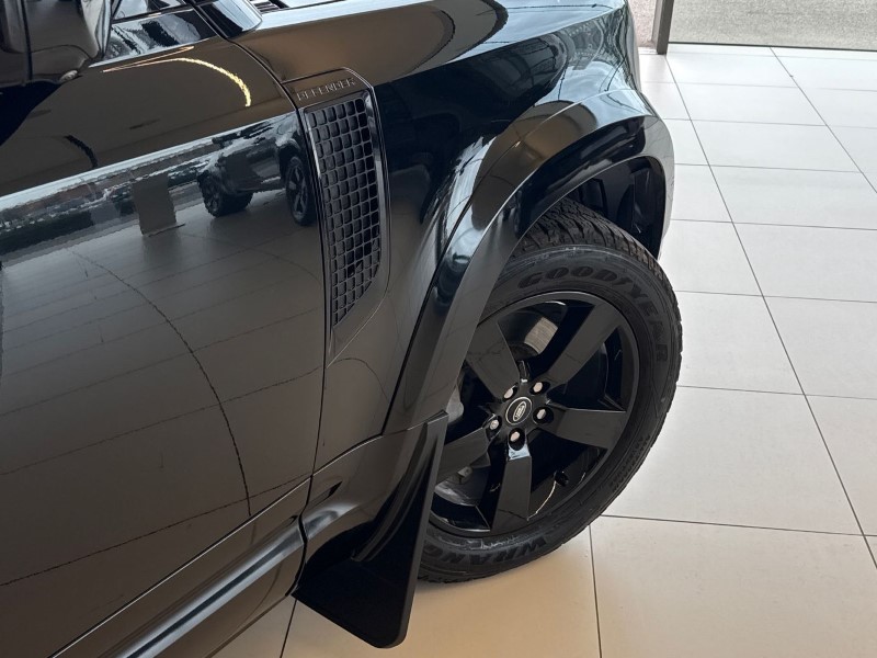 2023 (23) LAND ROVER DEFENDER 3.0 D300 HSE 110 5dr Auto 5202303